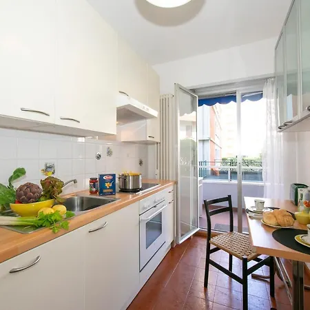 Apartment Pool House - Happy
