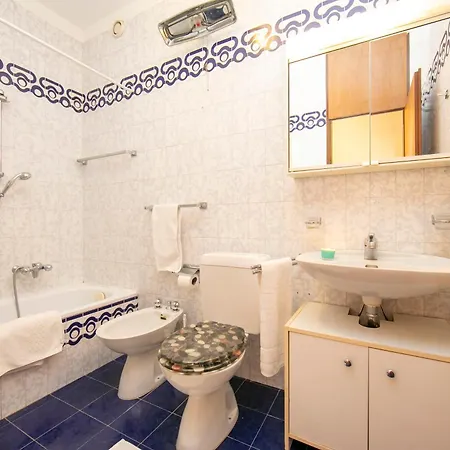 Pool House - Happy Apartment